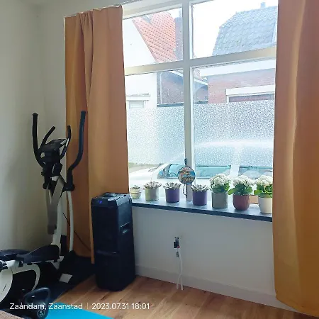 Single In A Private Homestay